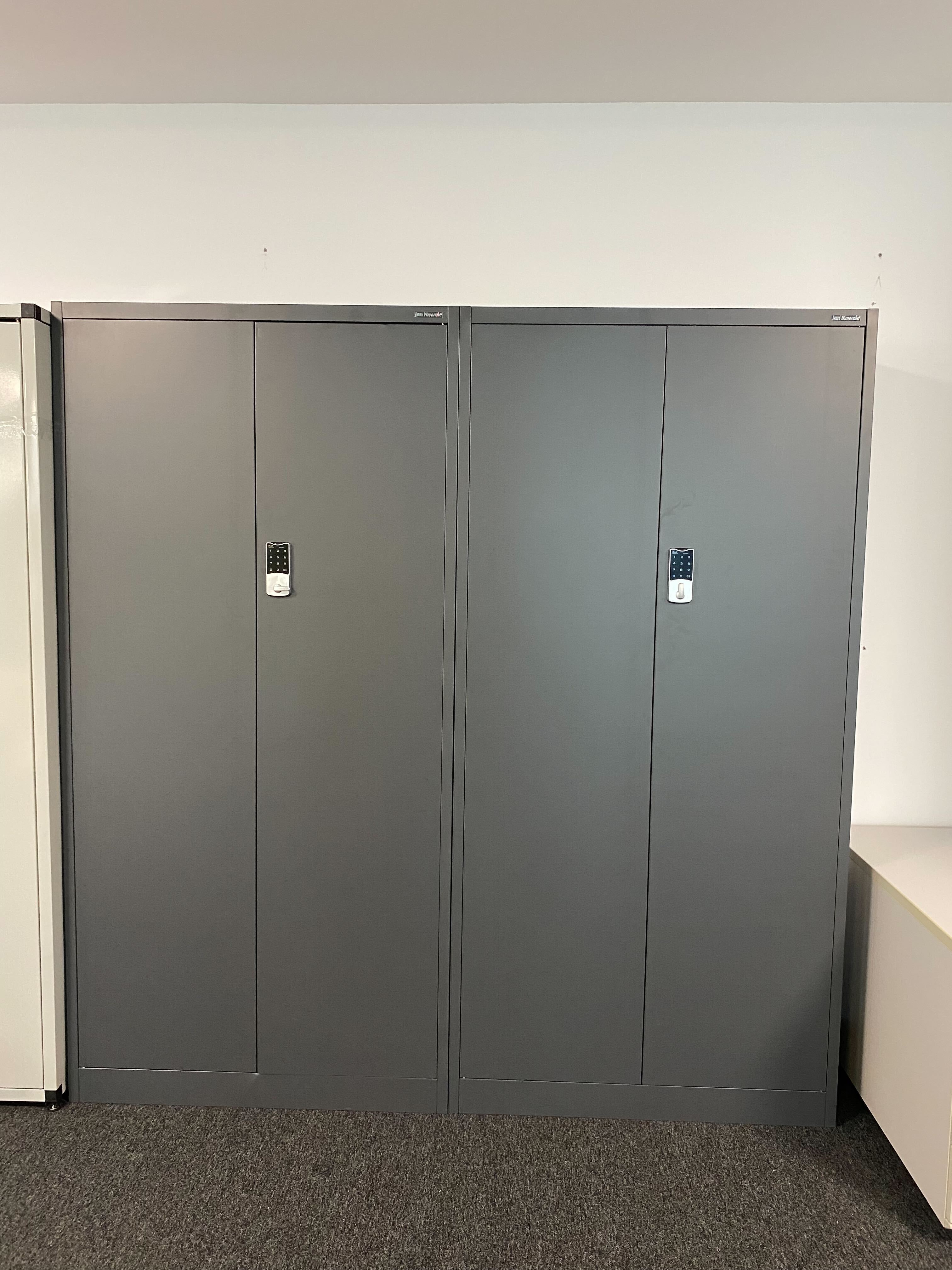 Dulap cu încuietoare electronică Daniel, antracit fotografie client Roxana