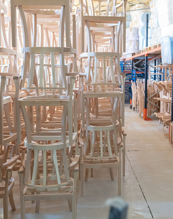 Scheletele scaunelor la fabrica noastră din Polonia