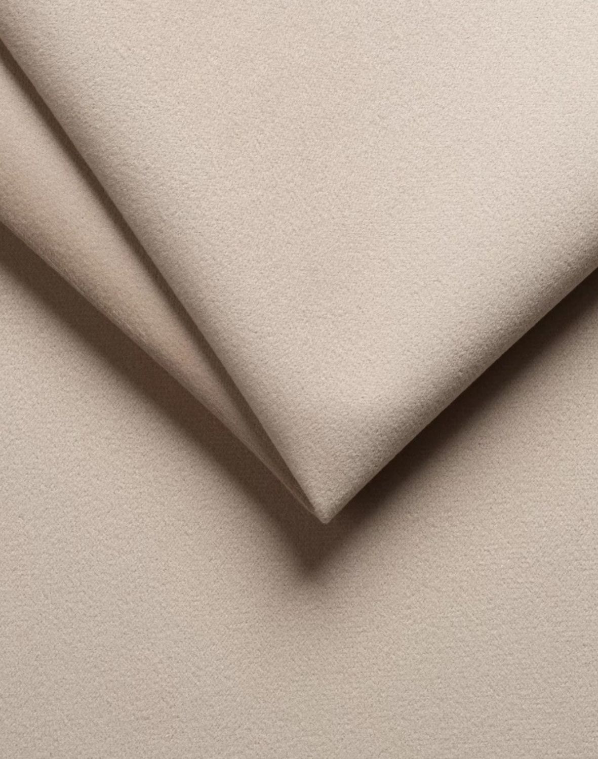 biała garderoba do przedpokoju beżowe panele emi 13