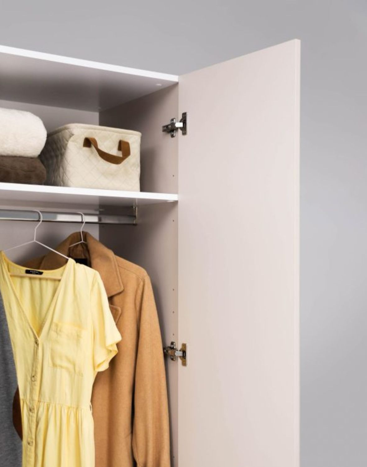 kaszmirowa-szafa-polysk-uchylna-lori