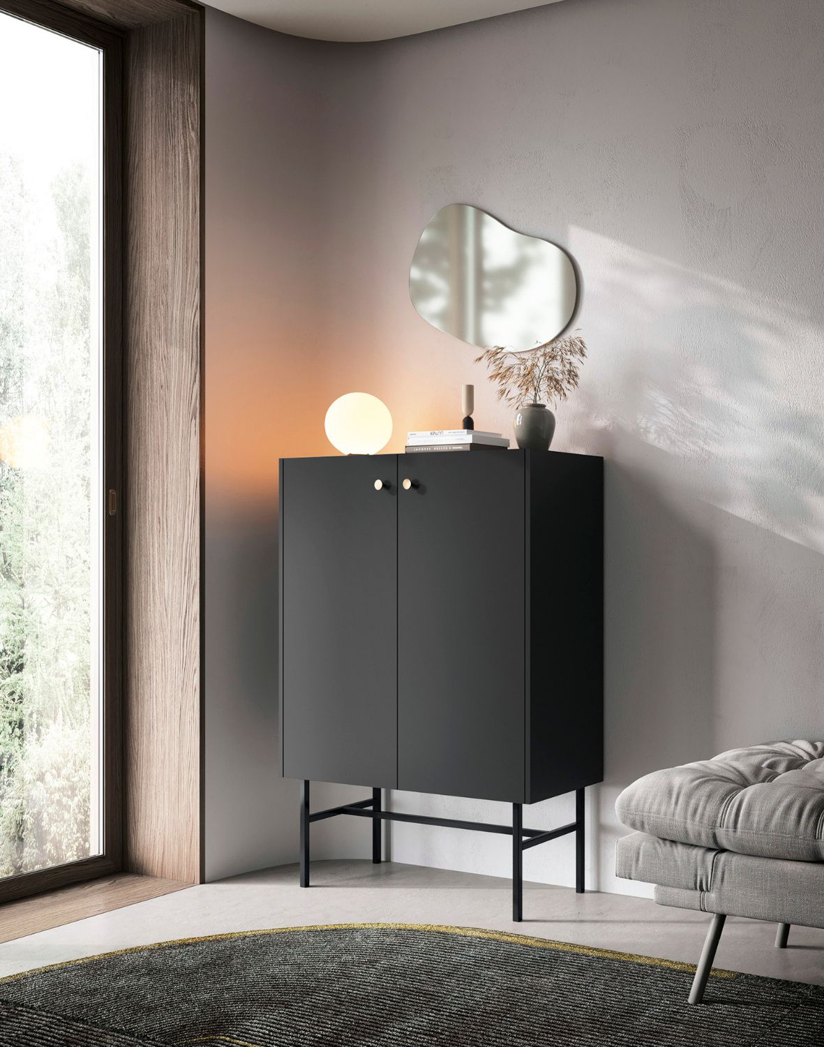 Komoda czarna Diva z drzwiami i półkami na metalowym stelażu 93 cm