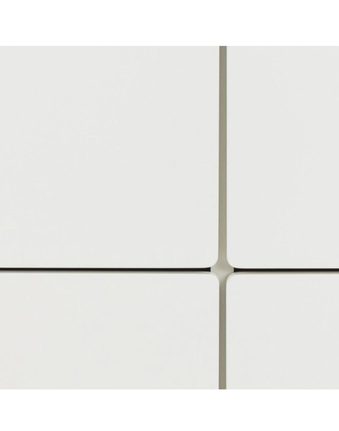 biała komoda lowell z 6 szufladami i dębowymi nogami (23770)