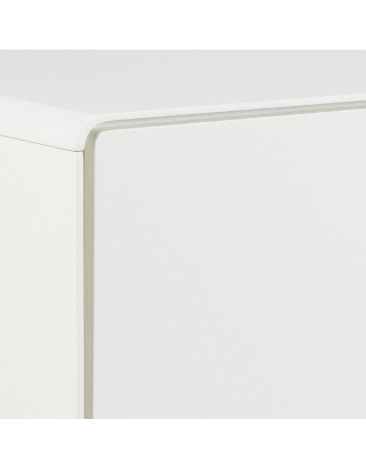 biała komoda lowell z 6 szufladami i dębowymi nogami (23770)