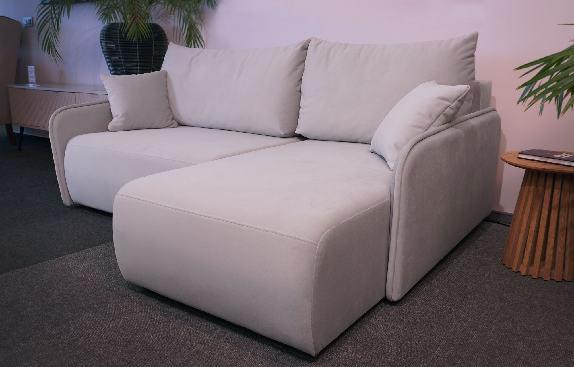 mały beżowy narożnik mirabella