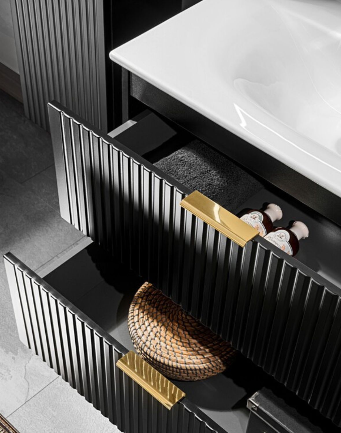 szafka-pod-umywalke-z-koszem-na-pranie